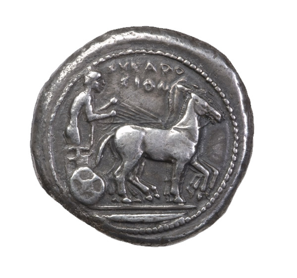 Attelage de deux chevaux conduit par un aurige ; au-dessus, lgende grecque #SURAKOSION. #/ Tte de la nymphe Arthuse dans un carr creux en ailes de moulin.